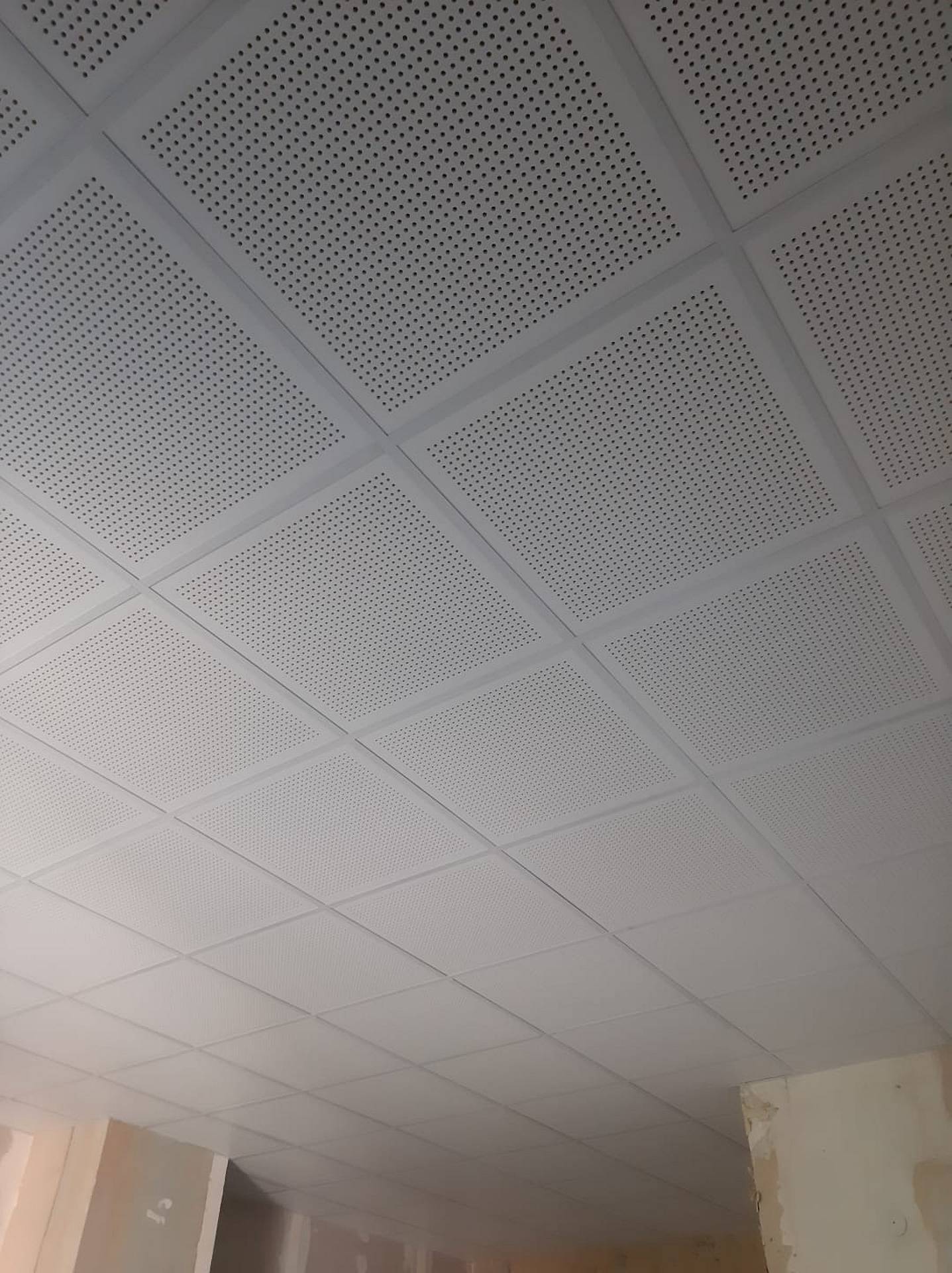Kassettendecke aus Gipsplatten nach DIN EN 14190 mit Premium-Luftreinigungseffekt Activ Air © Akustik- und Trockenbau Jandt GmbH Kassettendecke aus Gipsplatten nach DIN EN 14190 mit Premium-Luftreinigungseffekt Activ Air © Akustik- und Trockenbau Jandt GmbH